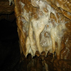 Jeskyne Na Pomezi
