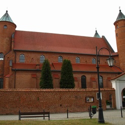 Brochów-kościół warowny